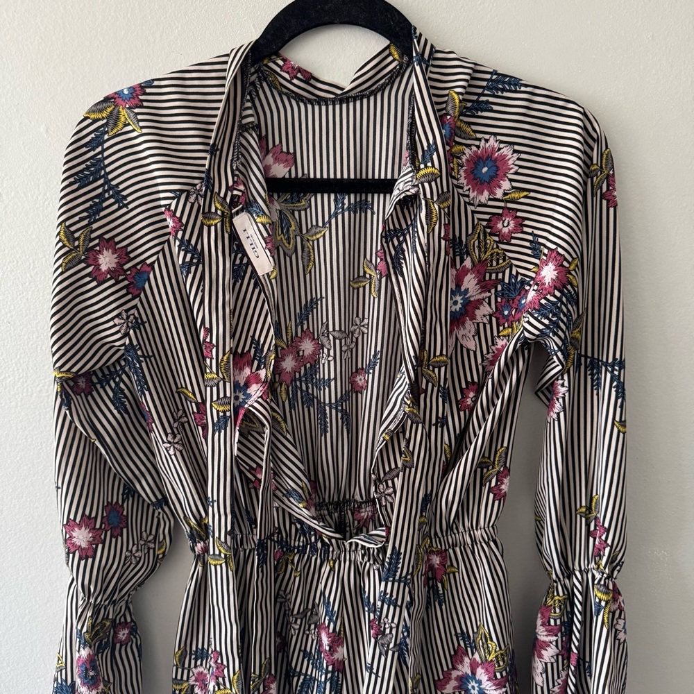 Gilli Striped Floral Bell Long Sleeve Romper Small Open Back Tie Closure - Picture 6 of 13